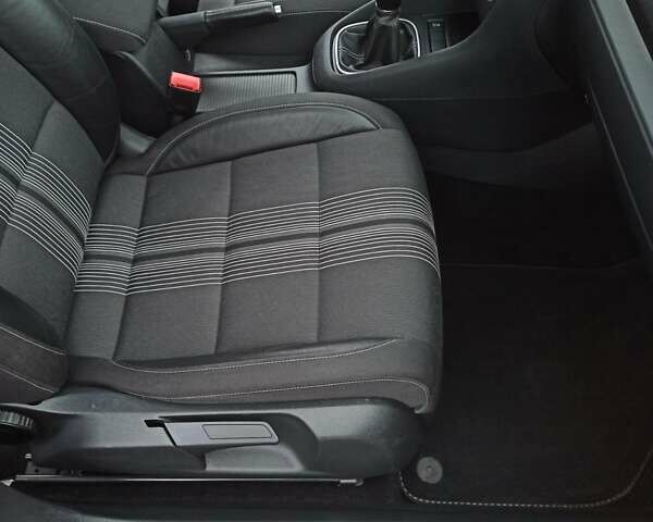 Чорний Фольксваген Гольф, об'ємом двигуна 1.6 л та пробігом 227 тис. км за 10400 $, фото 27 на Automoto.ua