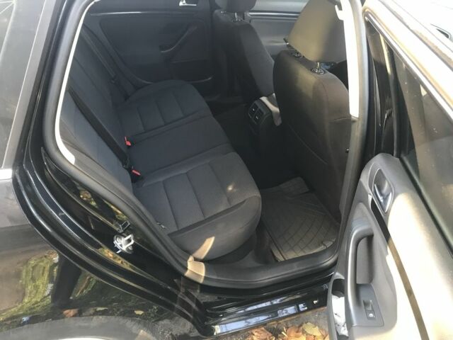 Черный Фольксваген Гольф, объемом двигателя 1.6 л и пробегом 303 тыс. км за 8000 $, фото 6 на Automoto.ua