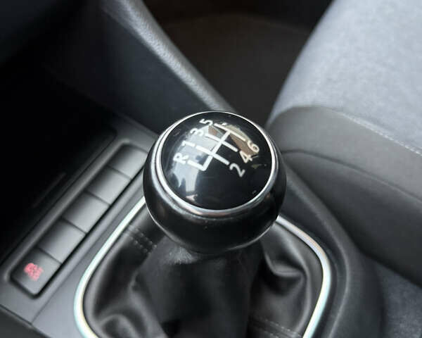 Черный Фольксваген Гольф, объемом двигателя 1.2 л и пробегом 178 тыс. км за 6500 $, фото 26 на Automoto.ua