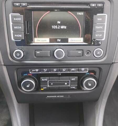 Черный Фольксваген Гольф, объемом двигателя 1.6 л и пробегом 237 тыс. км за 7900 $, фото 13 на Automoto.ua