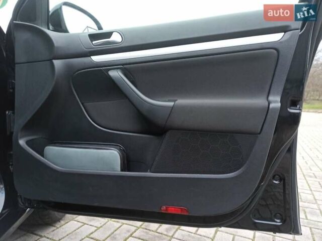 Чорний Фольксваген Гольф, об'ємом двигуна 1.6 л та пробігом 227 тис. км за 10400 $, фото 19 на Automoto.ua
