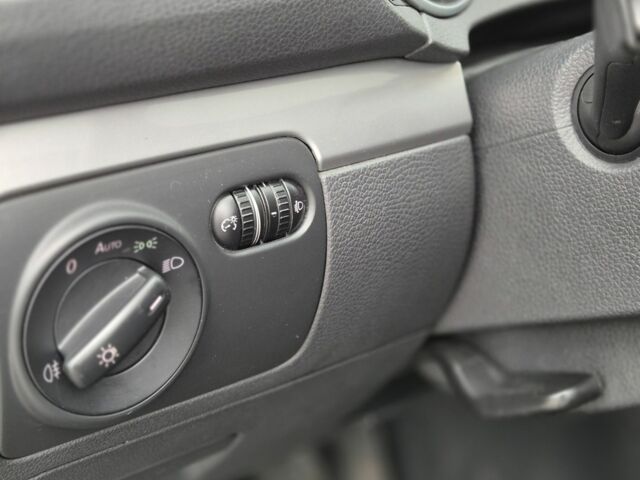 Черный Фольксваген Гольф, объемом двигателя 1.6 л и пробегом 248 тыс. км за 8150 $, фото 10 на Automoto.ua