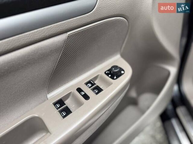 Черный Фольксваген Гольф, объемом двигателя 1.6 л и пробегом 280 тыс. км за 6300 $, фото 4 на Automoto.ua