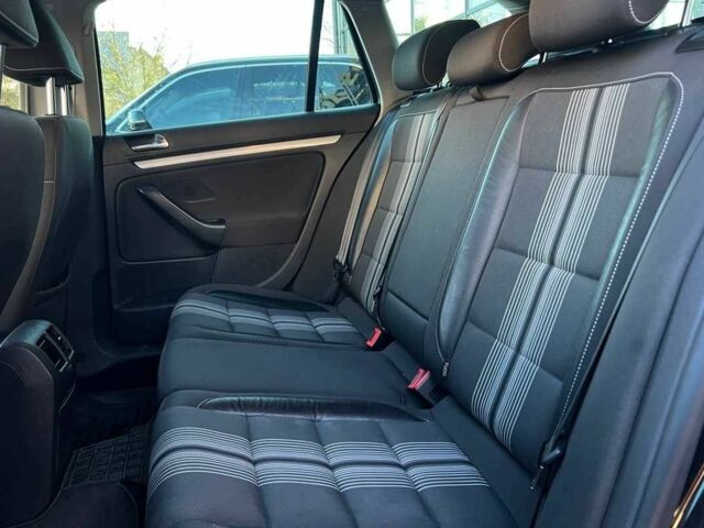 Черный Фольксваген Гольф, объемом двигателя 1.6 л и пробегом 250 тыс. км за 6000 $, фото 16 на Automoto.ua