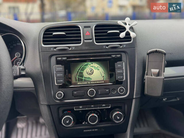 Черный Фольксваген Гольф, объемом двигателя 1.6 л и пробегом 325 тыс. км за 7300 $, фото 19 на Automoto.ua