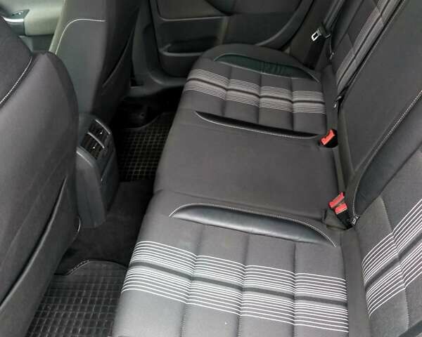 Черный Фольксваген Гольф, объемом двигателя 1.6 л и пробегом 300 тыс. км за 8700 $, фото 2 на Automoto.ua