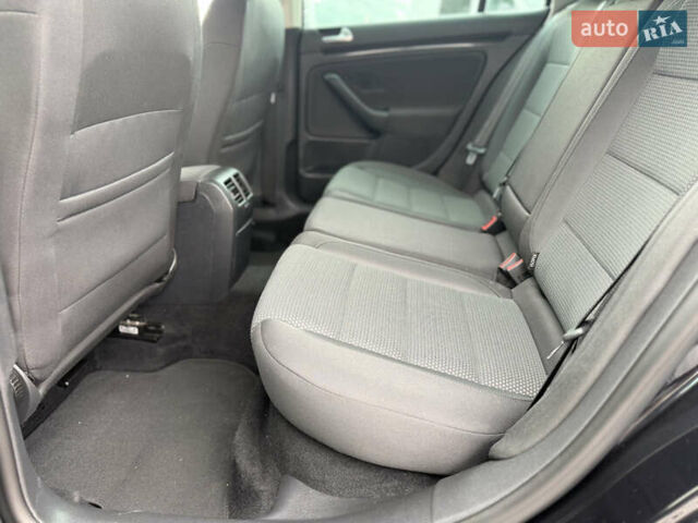 Черный Фольксваген Гольф, объемом двигателя 2 л и пробегом 200 тыс. км за 11900 $, фото 28 на Automoto.ua