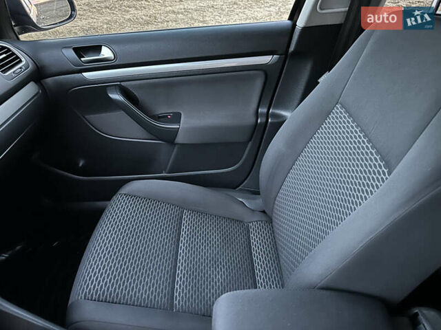 Черный Фольксваген Гольф, объемом двигателя 1.6 л и пробегом 245 тыс. км за 7950 $, фото 9 на Automoto.ua