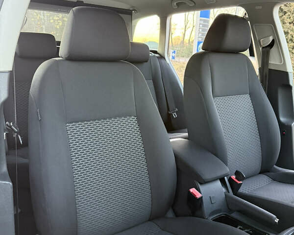 Черный Фольксваген Гольф, объемом двигателя 1.6 л и пробегом 277 тыс. км за 8200 $, фото 31 на Automoto.ua