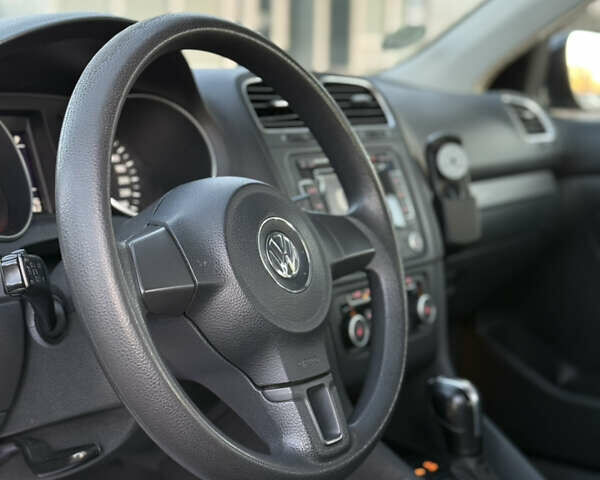 Черный Фольксваген Гольф, объемом двигателя 1.6 л и пробегом 277 тыс. км за 8200 $, фото 41 на Automoto.ua