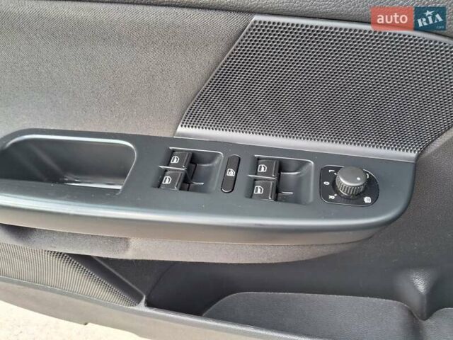 Чорний Фольксваген Гольф, об'ємом двигуна 1.6 л та пробігом 226 тис. км за 8400 $, фото 23 на Automoto.ua