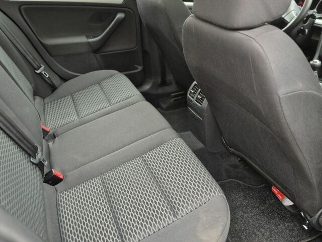 Черный Фольксваген Гольф, объемом двигателя 1.6 л и пробегом 248 тыс. км за 8150 $, фото 16 на Automoto.ua