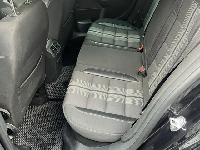 Чорний Фольксваген Гольф, об'ємом двигуна 1.6 л та пробігом 330 тис. км за 7650 $, фото 6 на Automoto.ua