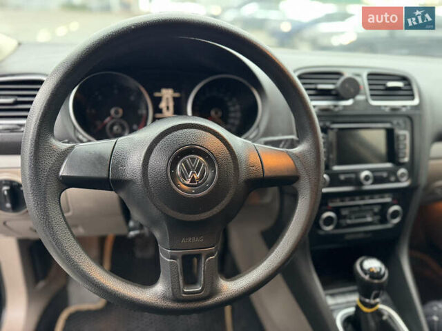 Черный Фольксваген Гольф, объемом двигателя 1.6 л и пробегом 284 тыс. км за 5900 $, фото 11 на Automoto.ua