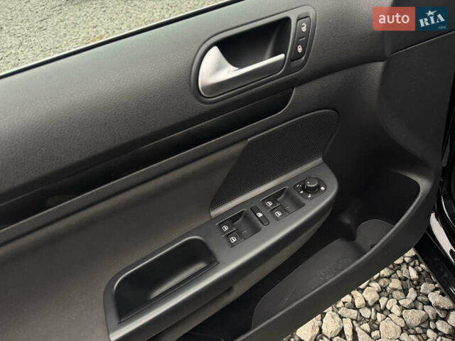 Черный Фольксваген Гольф, объемом двигателя 1.97 л и пробегом 233 тыс. км за 9999 $, фото 53 на Automoto.ua