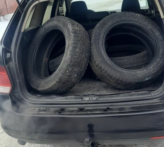 Черный Фольксваген Гольф, объемом двигателя 1.6 л и пробегом 229 тыс. км за 7200 $, фото 2 на Automoto.ua