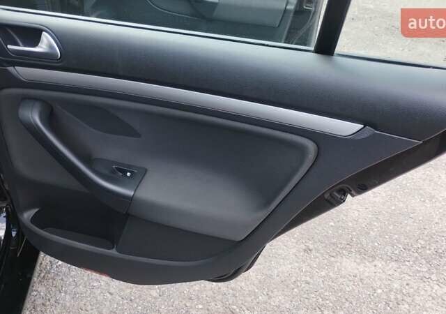 Черный Фольксваген Гольф, объемом двигателя 1.6 л и пробегом 237 тыс. км за 7900 $, фото 30 на Automoto.ua