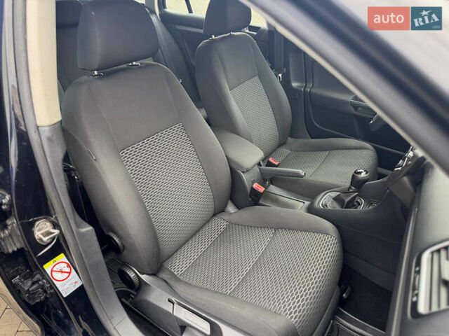 Черный Фольксваген Гольф, объемом двигателя 1.6 л и пробегом 325 тыс. км за 7300 $, фото 29 на Automoto.ua