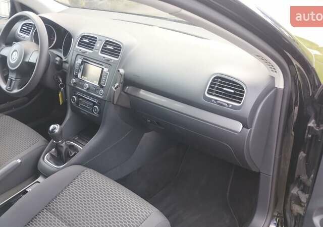 Черный Фольксваген Гольф, объемом двигателя 1.6 л и пробегом 237 тыс. км за 7900 $, фото 14 на Automoto.ua