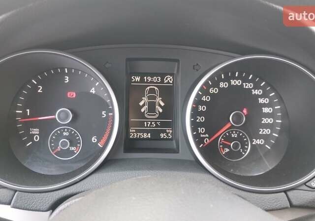 Черный Фольксваген Гольф, объемом двигателя 1.6 л и пробегом 237 тыс. км за 7900 $, фото 12 на Automoto.ua