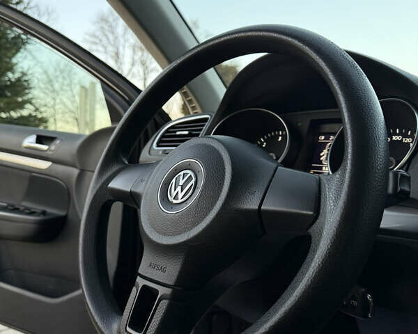 Черный Фольксваген Гольф, объемом двигателя 1.6 л и пробегом 277 тыс. км за 8200 $, фото 35 на Automoto.ua