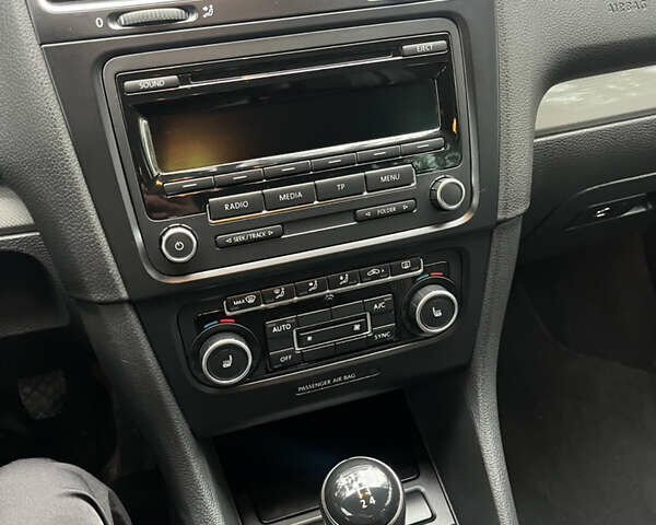 Чорний Фольксваген Гольф, об'ємом двигуна 1.6 л та пробігом 258 тис. км за 7600 $, фото 15 на Automoto.ua