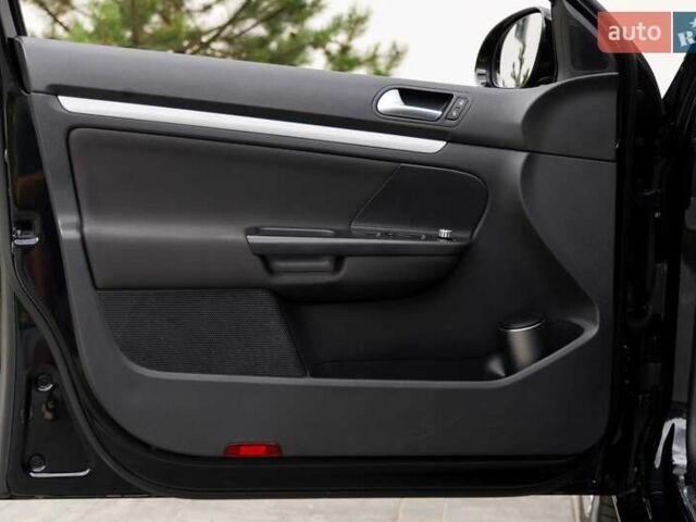 Черный Фольксваген Гольф, объемом двигателя 1.97 л и пробегом 256 тыс. км за 10900 $, фото 31 на Automoto.ua