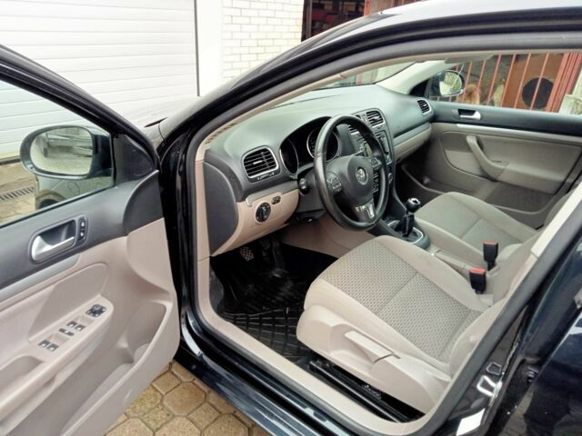 Черный Фольксваген Гольф, объемом двигателя 1.6 л и пробегом 232 тыс. км за 8450 $, фото 5 на Automoto.ua