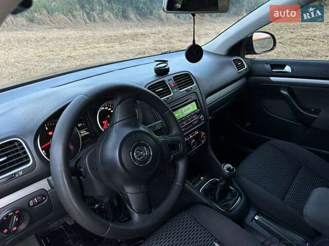 Черный Фольксваген Гольф, объемом двигателя 1.6 л и пробегом 245 тыс. км за 7950 $, фото 14 на Automoto.ua