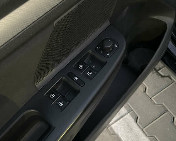 Чорний Фольксваген Гольф, об'ємом двигуна 1.6 л та пробігом 258 тис. км за 7200 $, фото 23 на Automoto.ua