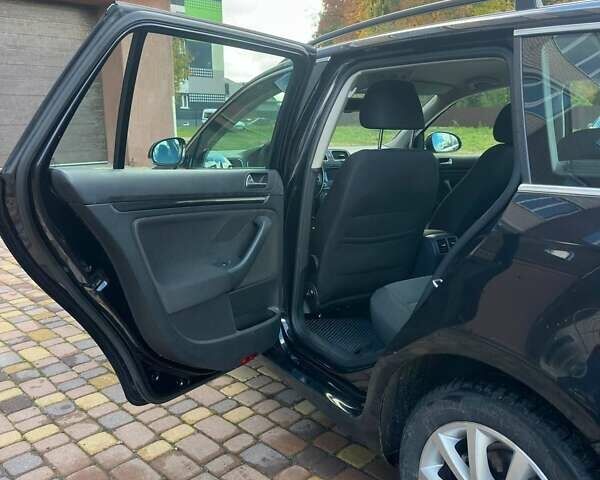 Черный Фольксваген Гольф, объемом двигателя 1.6 л и пробегом 276 тыс. км за 9200 $, фото 28 на Automoto.ua