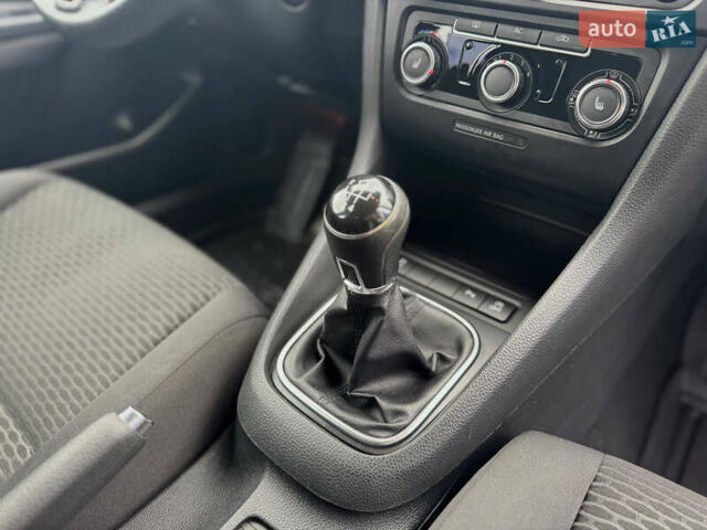 Черный Фольксваген Гольф, объемом двигателя 1.6 л и пробегом 325 тыс. км за 7300 $, фото 28 на Automoto.ua