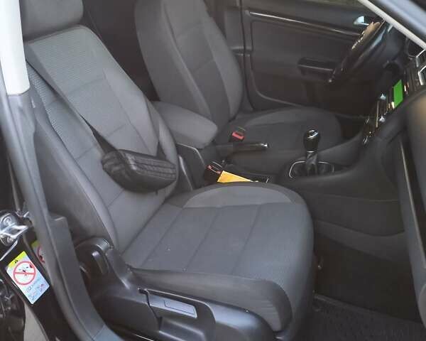 Черный Фольксваген Гольф, объемом двигателя 1.6 л и пробегом 260 тыс. км за 7899 $, фото 3 на Automoto.ua