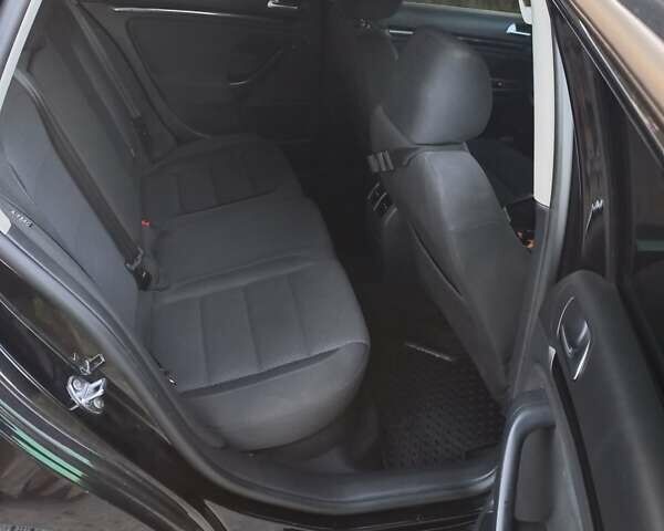 Черный Фольксваген Гольф, объемом двигателя 1.6 л и пробегом 260 тыс. км за 7899 $, фото 1 на Automoto.ua