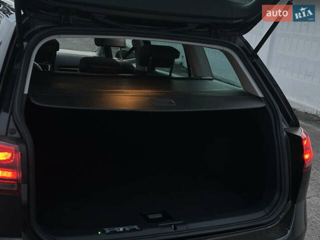 Черный Фольксваген Гольф, объемом двигателя 0 л и пробегом 245 тыс. км за 13200 $, фото 19 на Automoto.ua