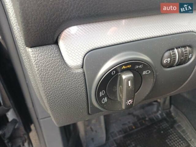 Черный Фольксваген Гольф, объемом двигателя 1.6 л и пробегом 266 тыс. км за 8600 $, фото 40 на Automoto.ua