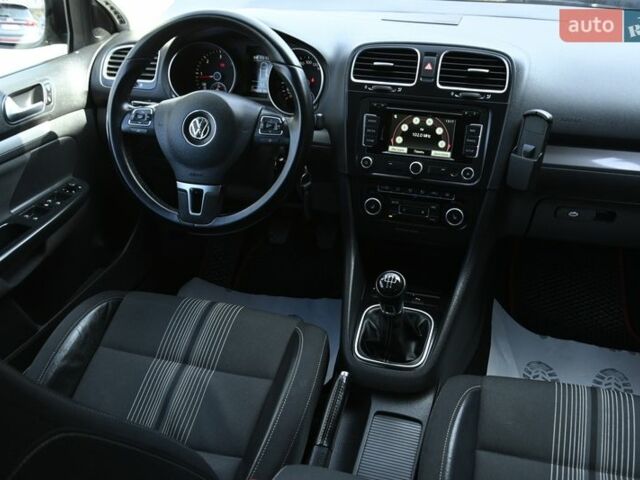 Черный Фольксваген Гольф, объемом двигателя 1.6 л и пробегом 238 тыс. км за 8800 $, фото 32 на Automoto.ua