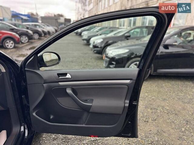 Черный Фольксваген Гольф, объемом двигателя 1.6 л и пробегом 207 тыс. км за 9300 $, фото 51 на Automoto.ua