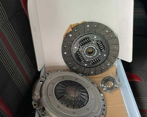 Черный Фольксваген Гольф, объемом двигателя 1.6 л и пробегом 279 тыс. км за 8400 $, фото 25 на Automoto.ua