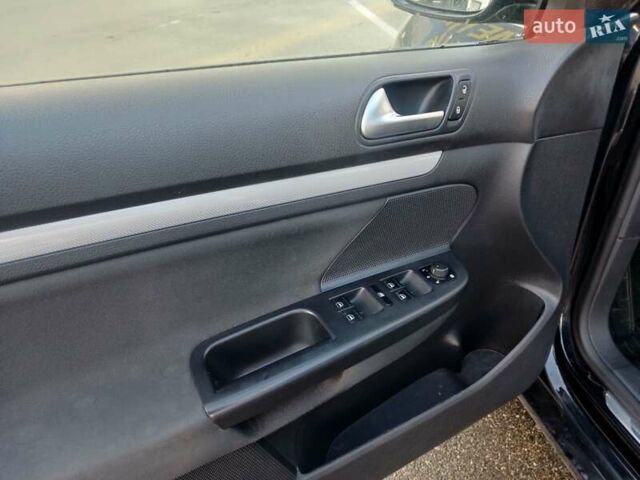 Черный Фольксваген Гольф, объемом двигателя 1.6 л и пробегом 266 тыс. км за 8600 $, фото 18 на Automoto.ua