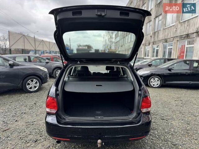 Черный Фольксваген Гольф, объемом двигателя 1.6 л и пробегом 207 тыс. км за 9300 $, фото 36 на Automoto.ua