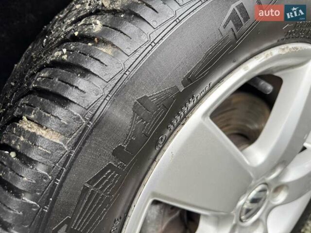 Черный Фольксваген Гольф, объемом двигателя 1.6 л и пробегом 207 тыс. км за 9300 $, фото 60 на Automoto.ua