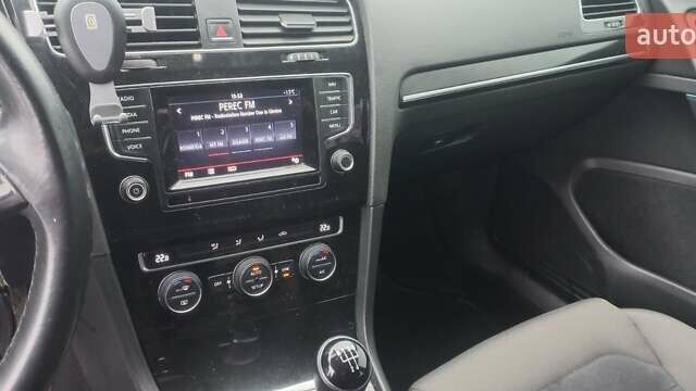 Черный Фольксваген Гольф, объемом двигателя 1.6 л и пробегом 245 тыс. км за 9800 $, фото 23 на Automoto.ua