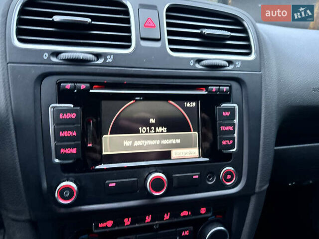 Черный Фольксваген Гольф, объемом двигателя 1.6 л и пробегом 276 тыс. км за 8999 $, фото 15 на Automoto.ua