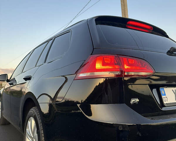 Черный Фольксваген Гольф, объемом двигателя 1.6 л и пробегом 330 тыс. км за 11000 $, фото 46 на Automoto.ua