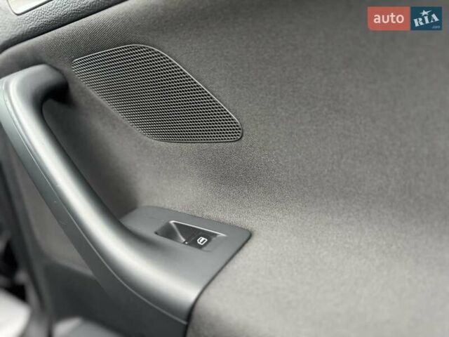 Черный Фольксваген Гольф, объемом двигателя 1.6 л и пробегом 207 тыс. км за 9300 $, фото 45 на Automoto.ua