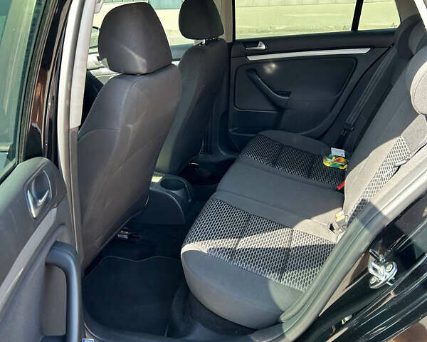 Чорний Фольксваген Гольф, об'ємом двигуна 1.6 л та пробігом 325 тис. км за 8000 $, фото 10 на Automoto.ua