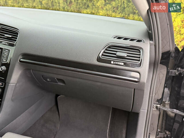 Черный Фольксваген Гольф, объемом двигателя 2 л и пробегом 245 тыс. км за 11700 $, фото 30 на Automoto.ua