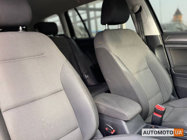 Черный Фольксваген Гольф, объемом двигателя 1.6 л и пробегом 290 тыс. км за 13199 $, фото 21 на Automoto.ua