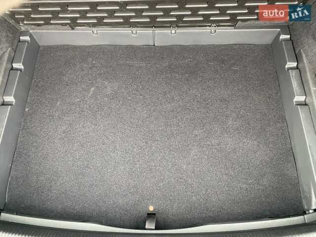 Черный Фольксваген Гольф, объемом двигателя 1.97 л и пробегом 233 тыс. км за 10190 $, фото 46 на Automoto.ua